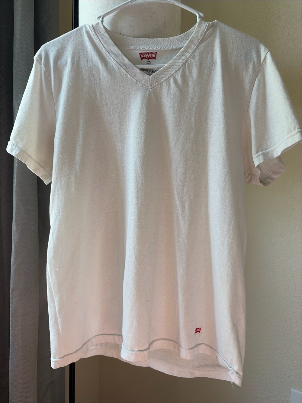 Levi's White V-Neck Short Sleeve Tee